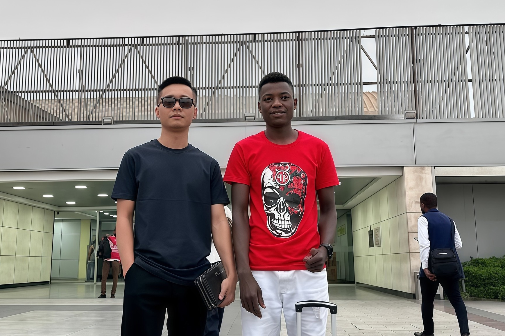 Phản ứng tranh cãi thành viên team châu Phi khi bị chỉ trích rời nhóm của Quang Linh Vlogs