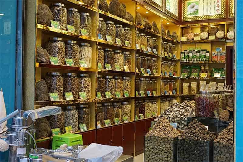 TPHCM tăng cường kiểm tra nguồn gốc, xuất xứ dược liệu tại các cơ sở kinh doanh