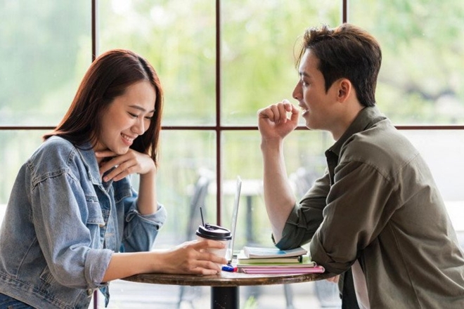 Mẹ vợ phải nhập viện gấp, vợ nhờ tôi vào chăm để cô ấy đi chơi với bạn thân nam