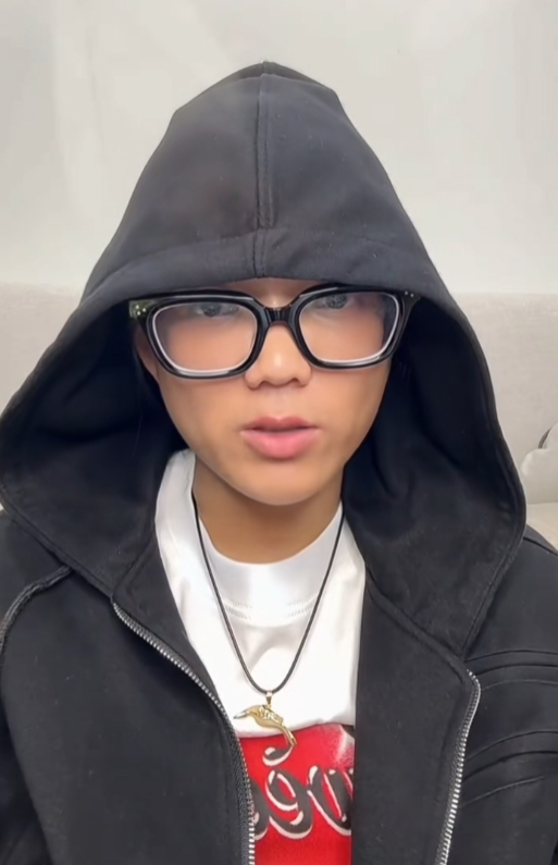 Phạm Thoại livestream kể khổ với diện mạo tiều tụy, bị dân mạng phản ứng sốc