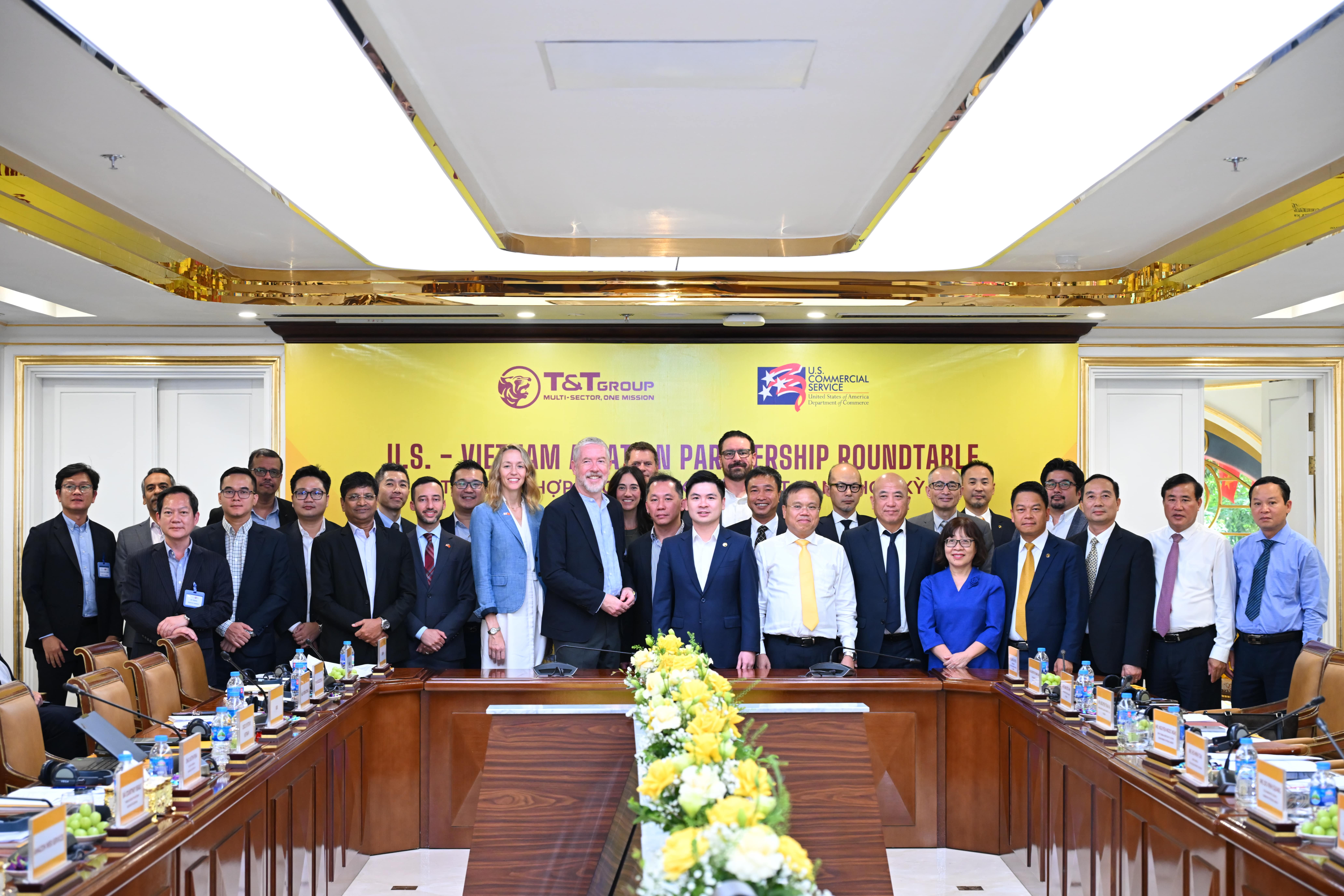 Nhiều ông lớn Hoa Kỳ muốn hợp tác với TT Group để phát triển công nghiệp hàng không tại Việt Nam