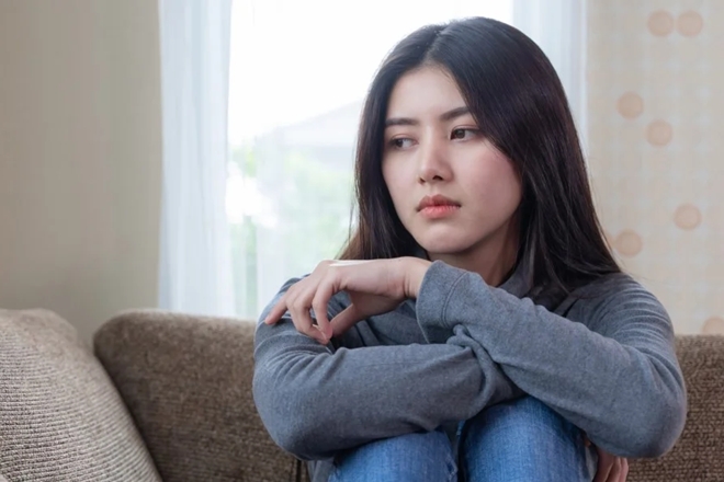 Vừa biết mắc ung thư, chồng đã đòi ly hôn và muốn cưới mối tình đầu, tôi mỉm cười đồng ý nhưng anh ấy lại hoảng sợ