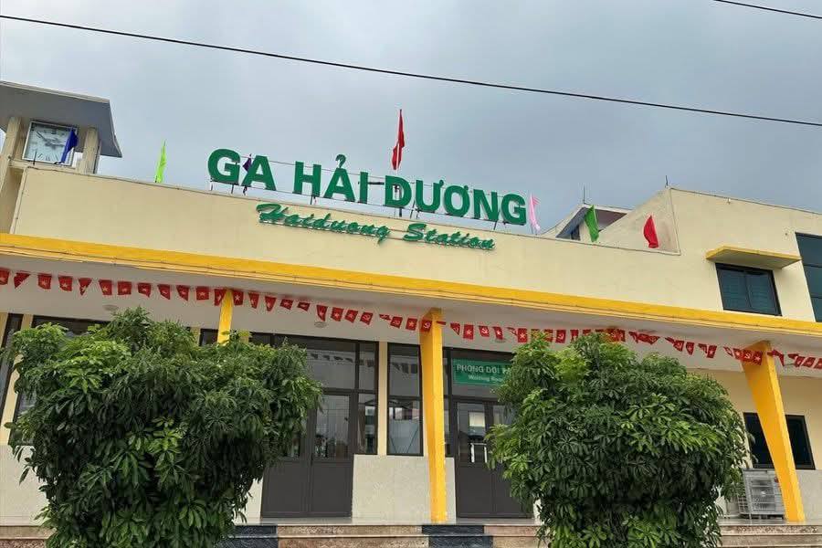 Hải Phòng chạy đôi tàu HP15HP16 phục vụ cán bộ, Nhân dân đi lại hằng ngày