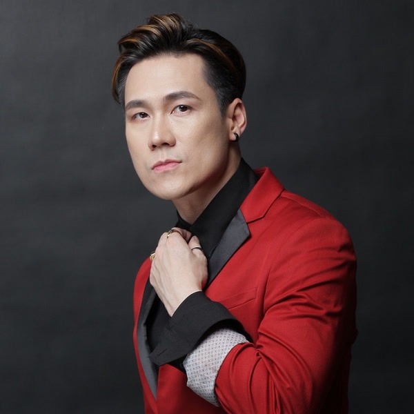 Khánh Phương xin lỗi sau ồn ào quảng áo web cá độ