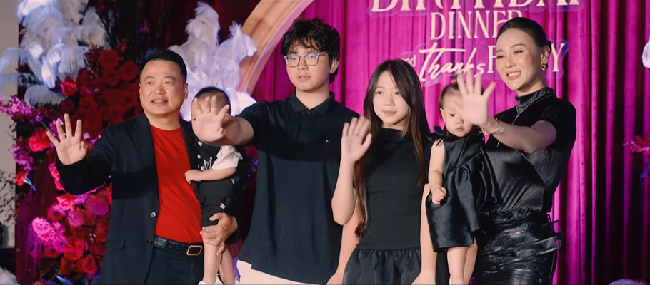 Xôn xao bức ảnh thể hiện rõ thái độ của các con riêng Shark Bình với Phương Oanh