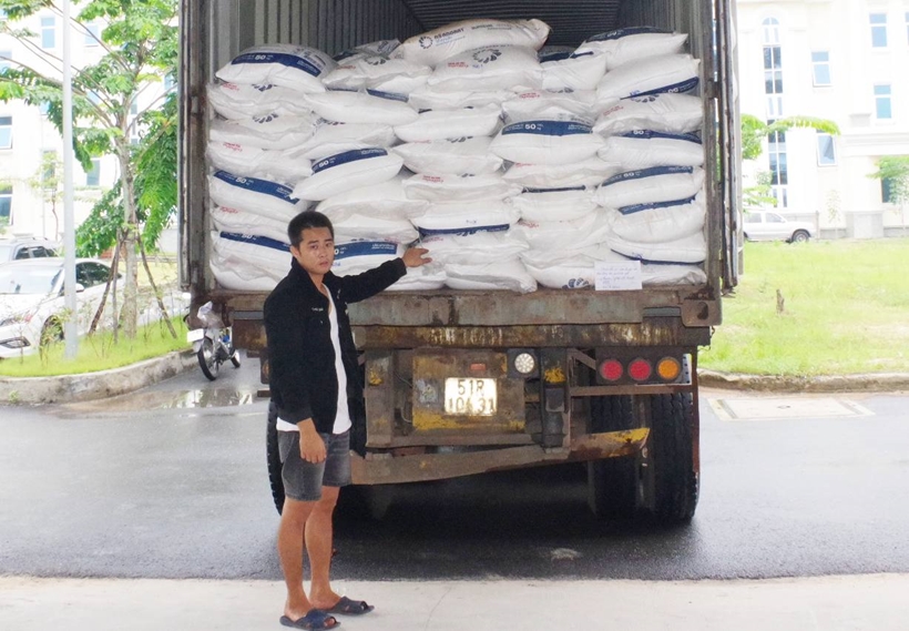 TPHCM Bắt tạm giam đối tượng vận chuyển trái phép 40 tấn đường cát