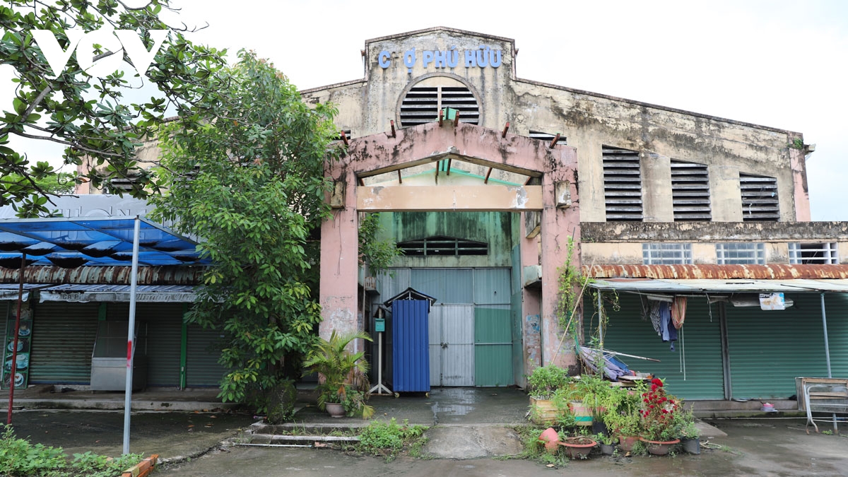 Chợ truyền thống ế ẩm, TPHCM siết quản lý và tìm hướng chuyển đổi