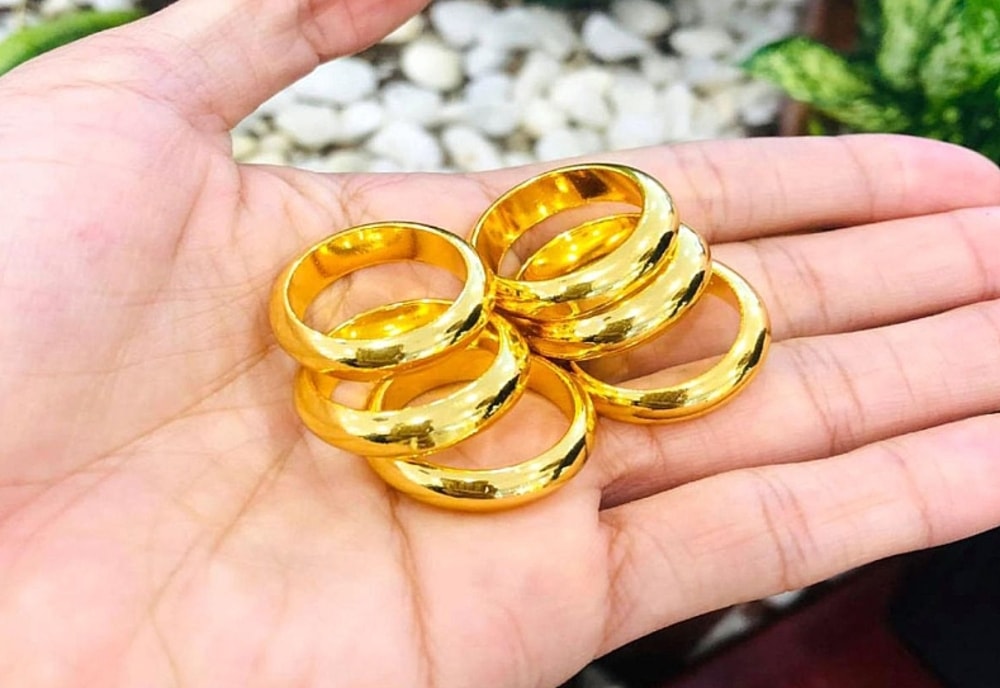Giữa lúc giá vàng leo thang, một doanh nghiệp Hà Nội cho đặt trước vàng nhẫn tối đa 300 chỉngười