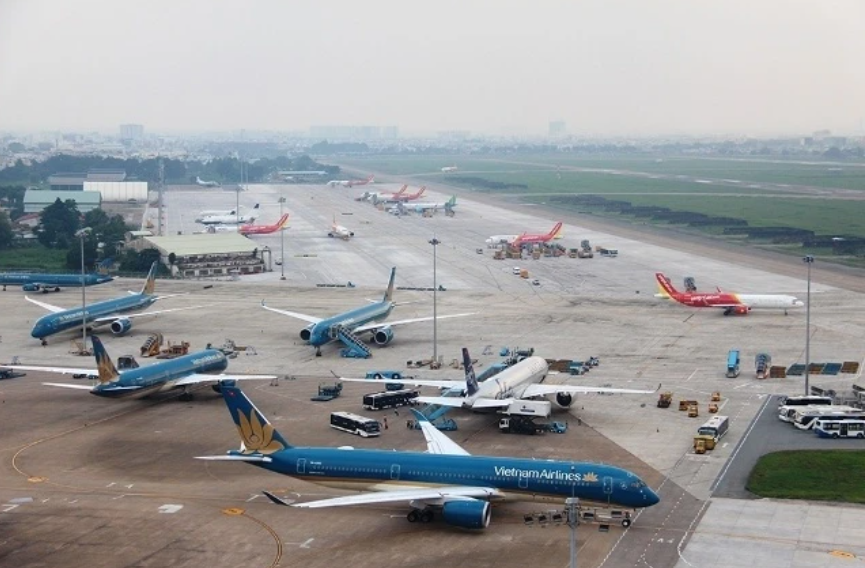 Hơn 100 chuyến bay bị ảnh hưởng do bão số 10