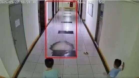 Sự thật 3 đứa trẻ ném dép trúng van nước khiến thang máy hư hỏng nặng, phải bồi thường 2 tỷ