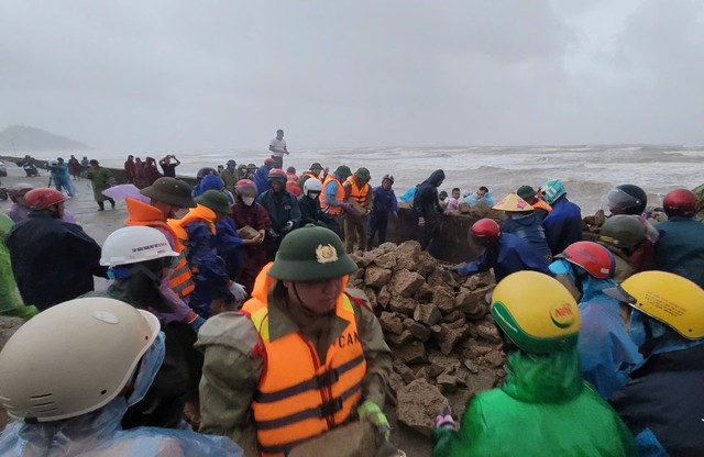 Khẩn trương khắc phục hậu quả bão số 10, chủ động ứng phó mưa lũ sau bão