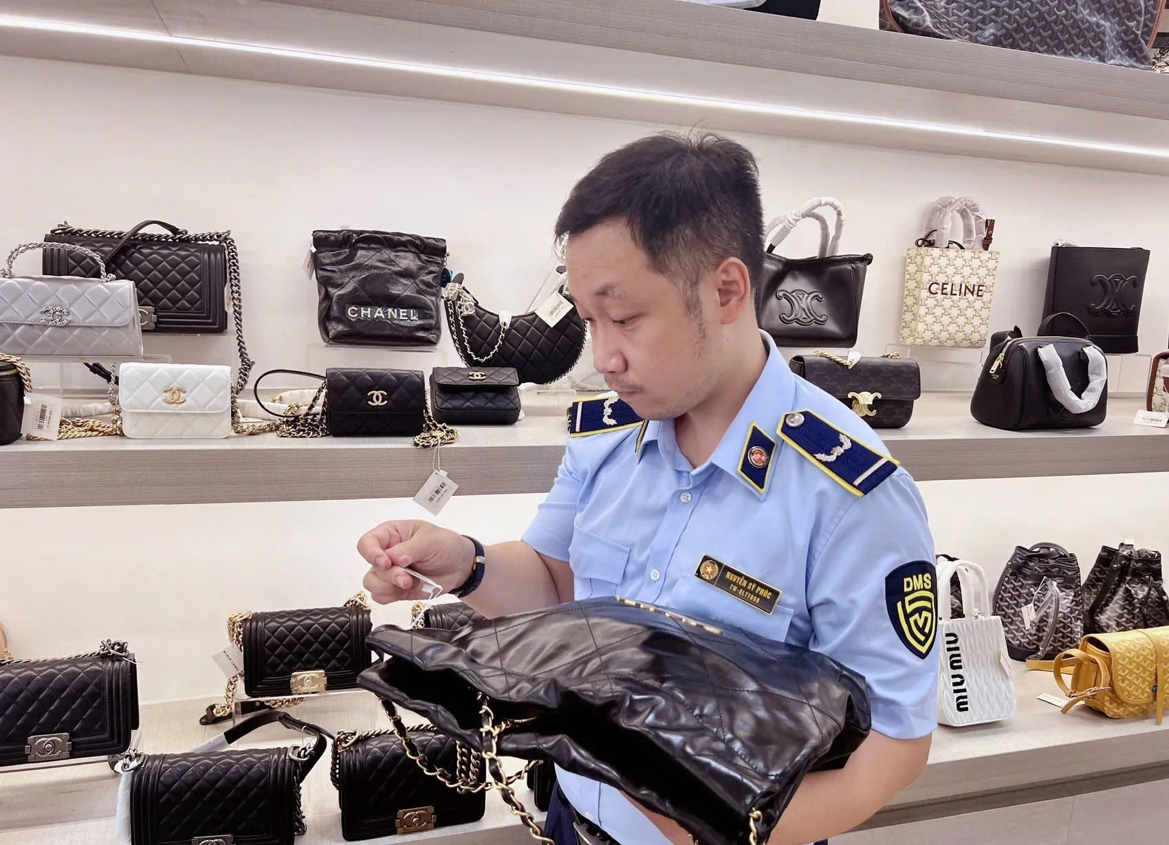 Ngăn chặn hàng lậu qua bưu chính Cần khung pháp lý linh hoạt và hợp tác chặt chẽ