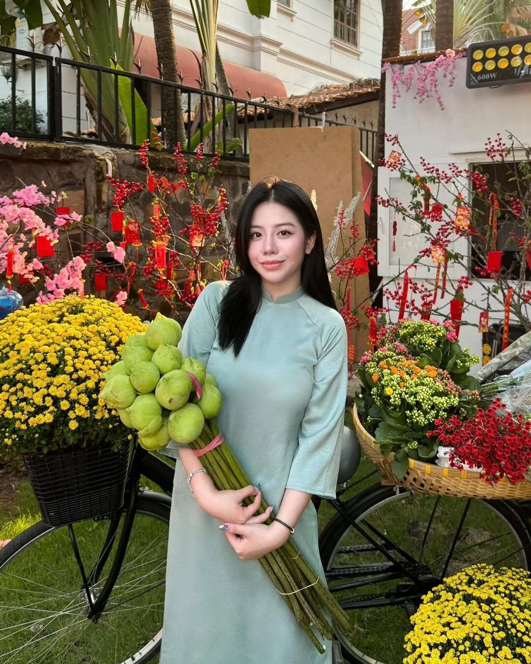 Con gái thứ 2 xinh đẹp chả kém hot girl, sống cực kín tiếng của đại gia Minh Nhựa