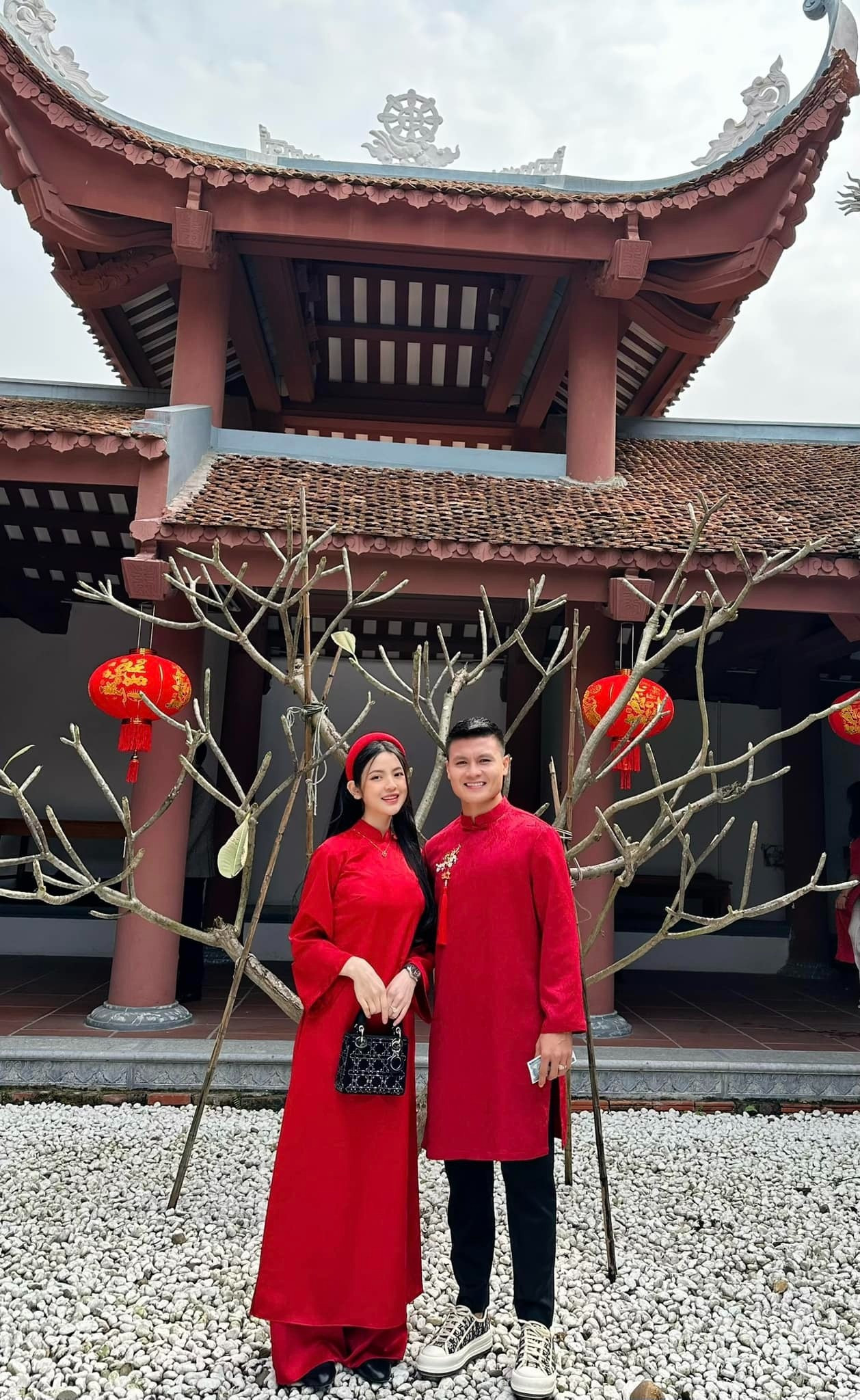 Vợ chồng Quang Hải công khai tiền ủng hộ đồng bào vùng lũ, soi sao kê nhiều người giật mình