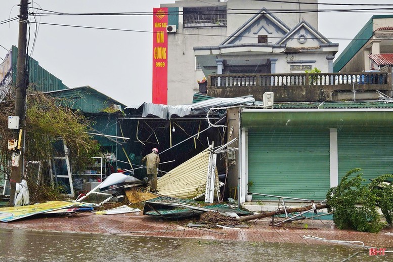 Bão số 10 gây thiệt hại nặng, Bộ Tài chính yêu cầu chi trả bảo hiểm kịp thời