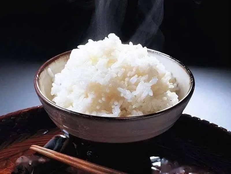 Một phụ nữ 45 tuổi suốt một năm chỉ ăn rau không ăn cơm, cơ thể thay đổi ra sao