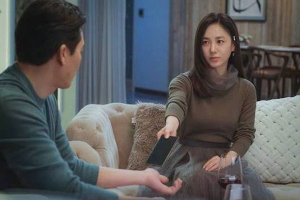 Quen nhau 6 năm chồng ngoại tình mất 5 năm, vừa ly hôn đã dẫn tình nhân đăng ký kết hôn