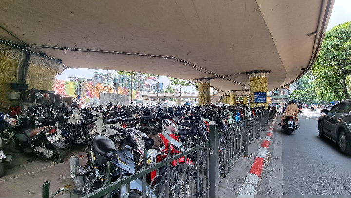 Yêu cầu Hà Nội xử lý nghiêm các bãi trông xe không nằm trong quy hoạch