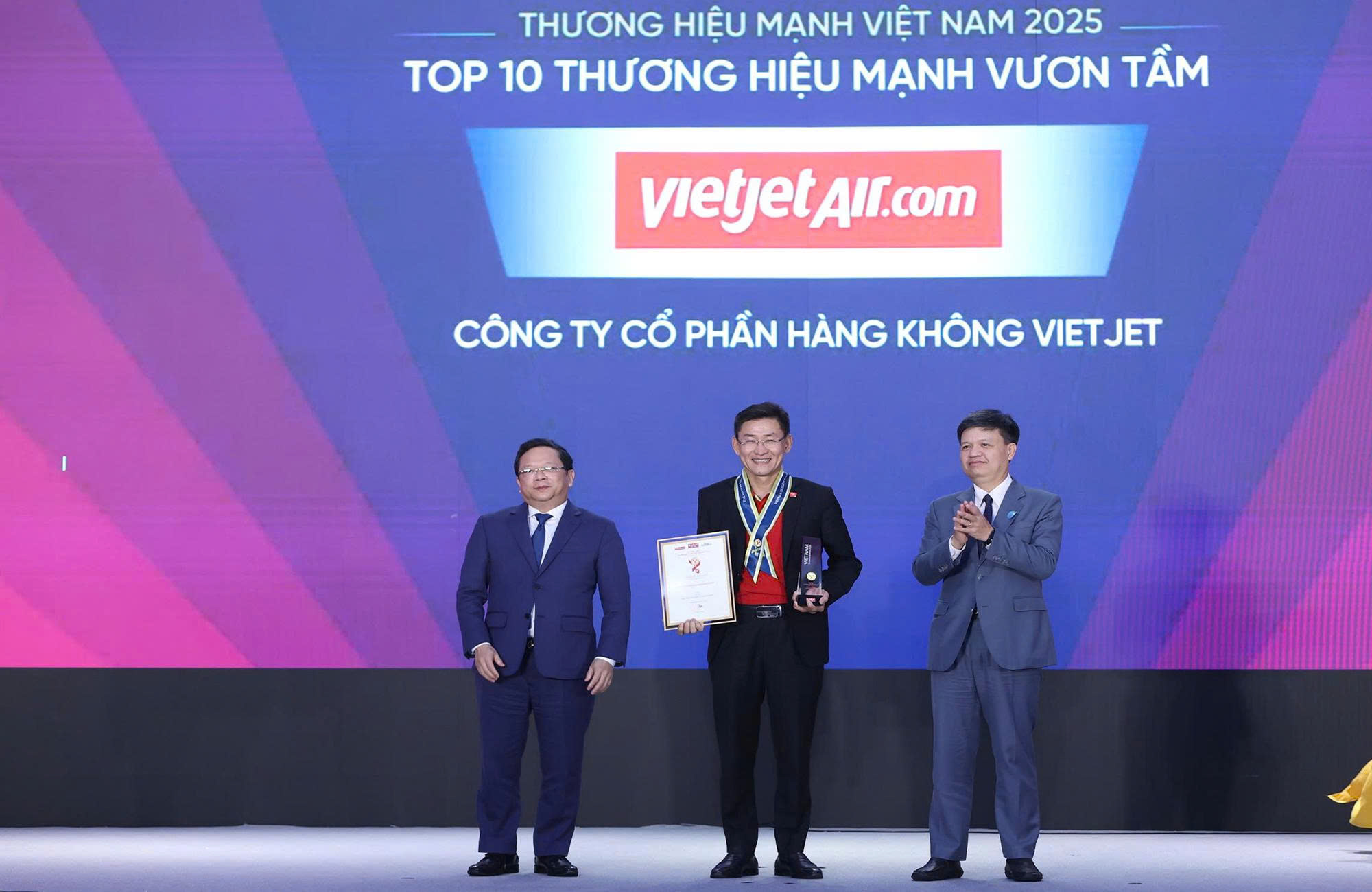 Vietjet, Masan, Vinfast... được vinh danh thương hiệu Mạnh Việt Nam