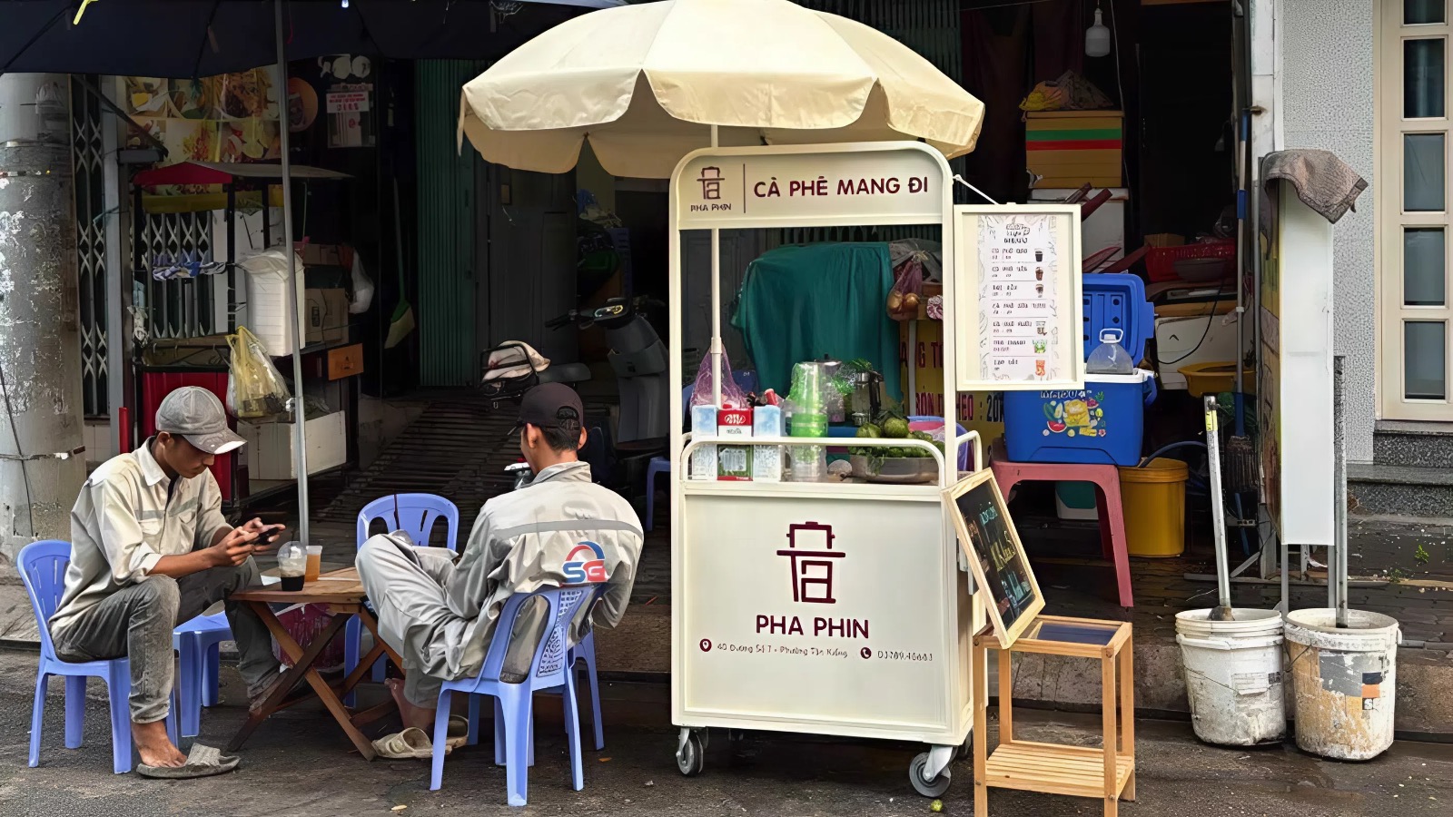 Cà phê mang đi Giấc mơ khởi nghiệp chênh vênh trên vỉa hè