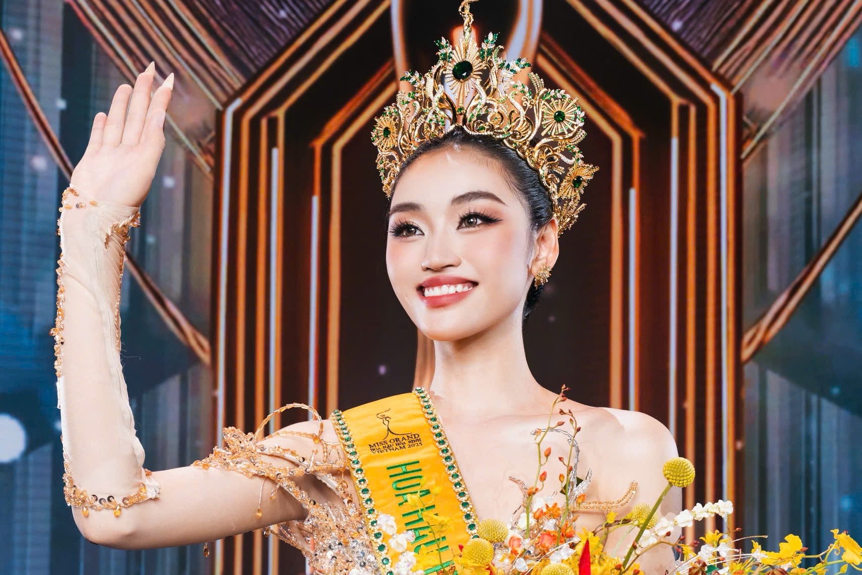 Động thái của bà trùm Kim Dung và các Hoa hậu sau khi Yến Nhi phát ngôn gây sốc