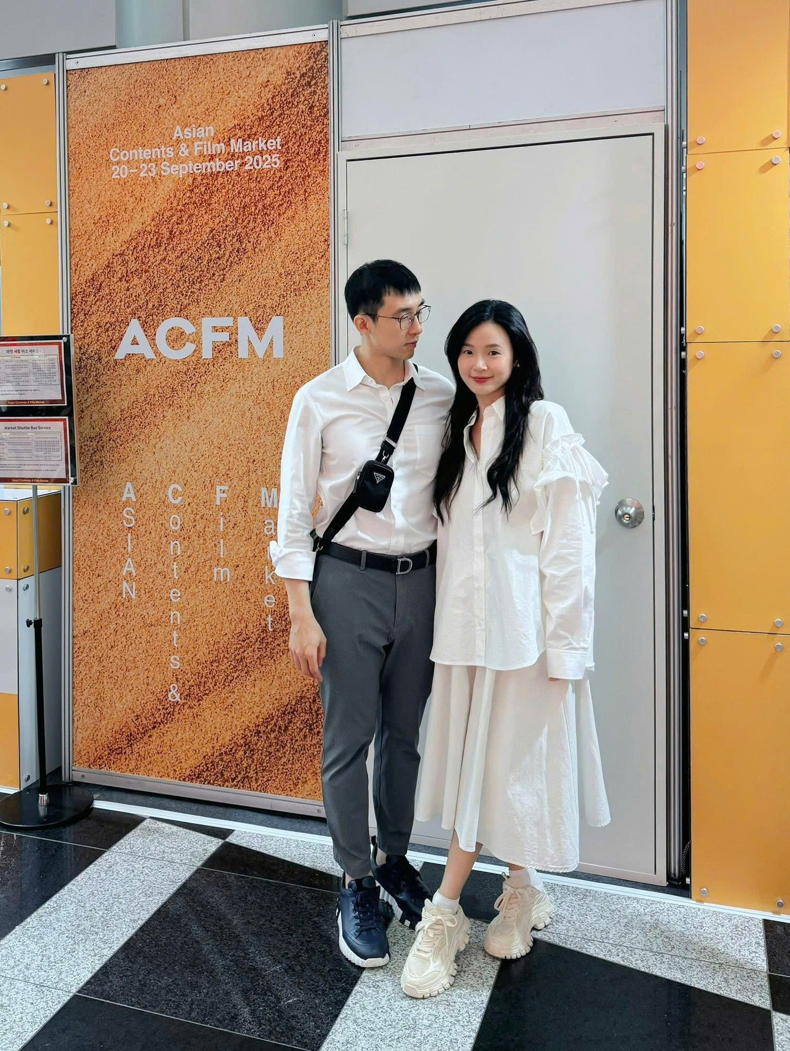 Midu bị chụp lén sau khi vấn bầu bí, nhan sắc cam thường khiến cả MXH bàn tán