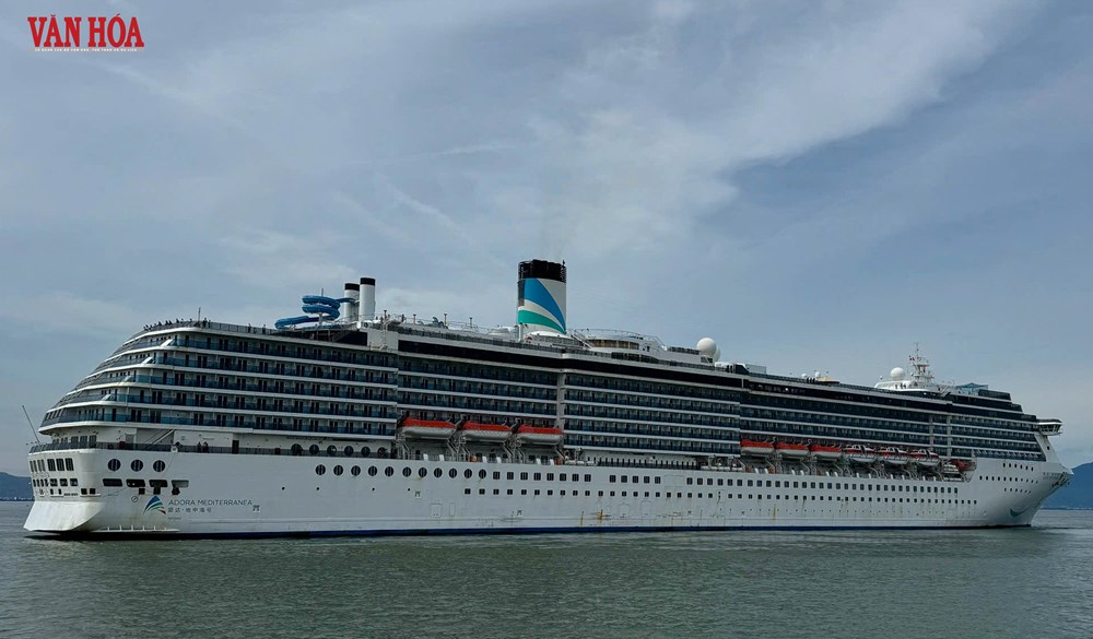 Gần 2.500 du khách Trung Quốc đến tham quan Đà Nẵng bằng tàu biển