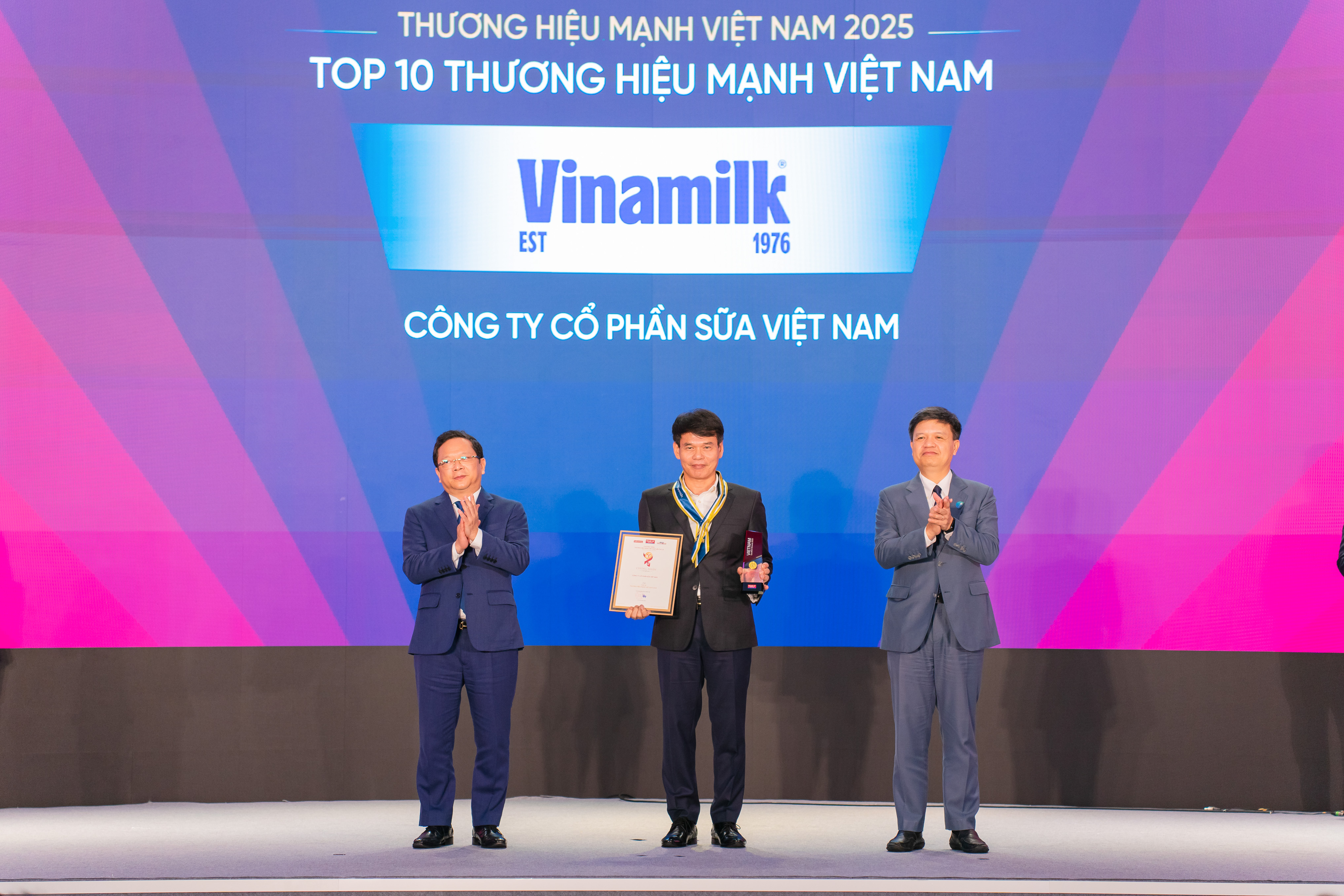 Vinamilk - Doanh nghiệp FB duy nhất được vinh danh Top 10 Thương hiệu mạnh Việt Nam 2025