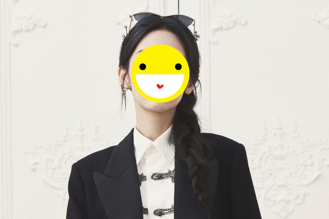 Nữ diễn viên lườm nguýt Địch Lệ Nhiệt Ba Đẹp xuất sắc nhưng thái độ nhiều lần gây tranh cãi