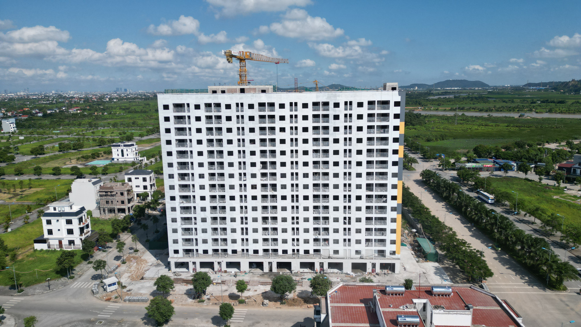 Thị trường bất động sản vẫn méo mó, phải đưa giao dịch lên sàn để chặn giá ảo