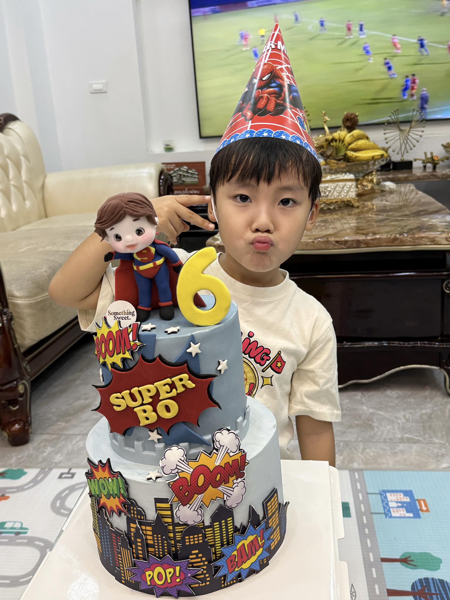 Ngỡ ngàng ngoại hình chuẩn soái ca nhí của con trai Hòa Minzy