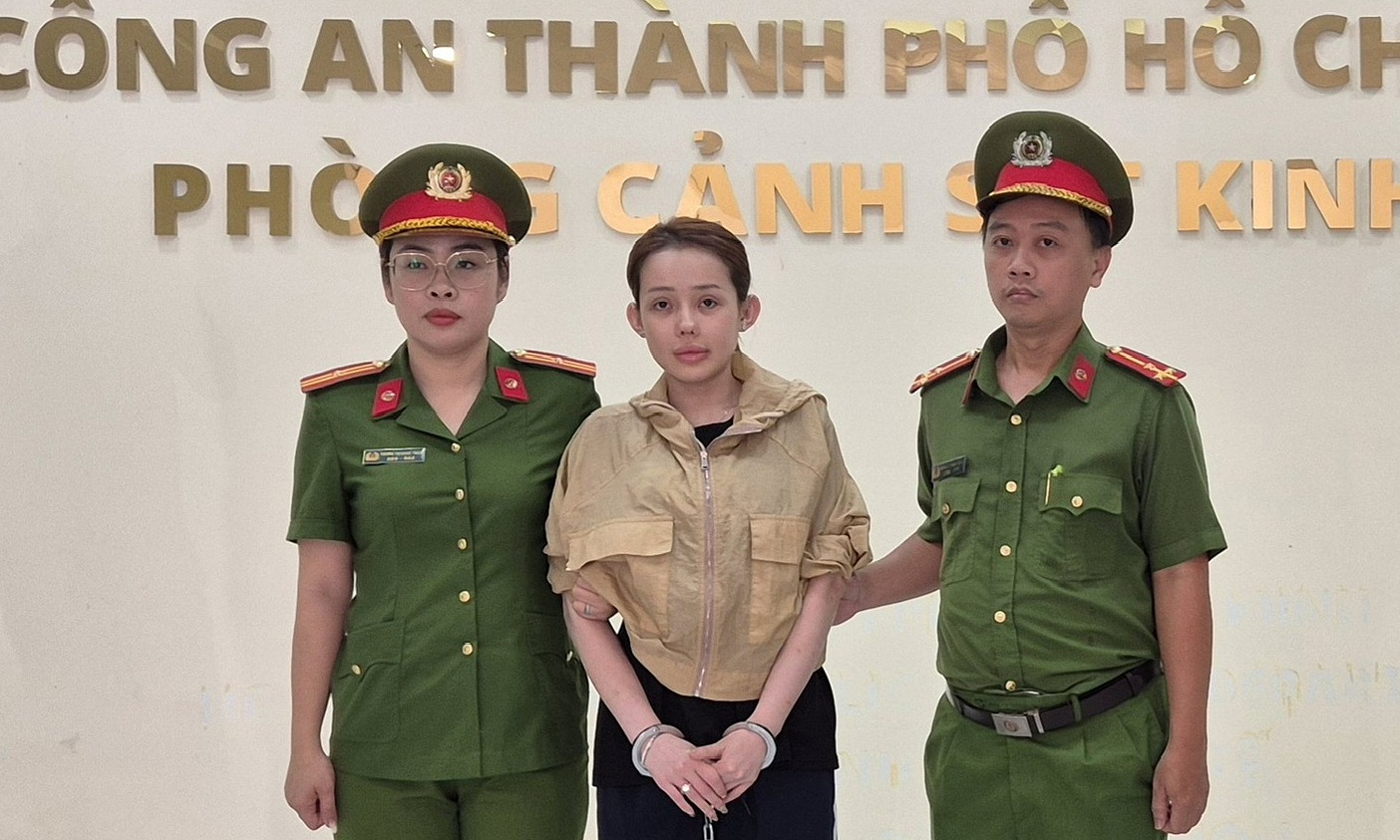 Ngân 98 bị bắt vì tội buôn bán hàng giả, số doanh thu gây sốc
