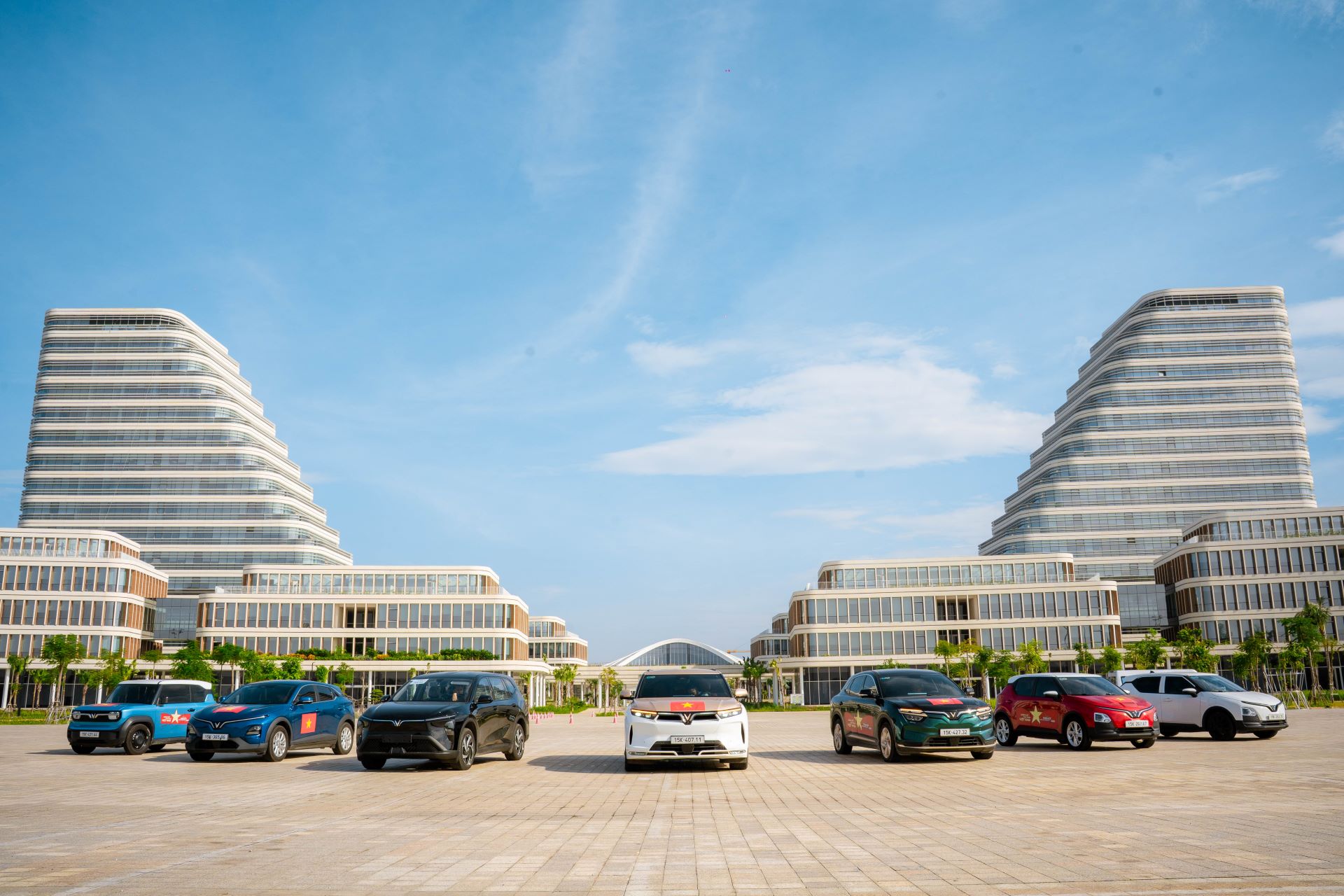 Các chuyên gia đầu ngành “choáng” khi VinFast đạt cột mốc chưa từng có trong lịch sử thị trường xe Việt