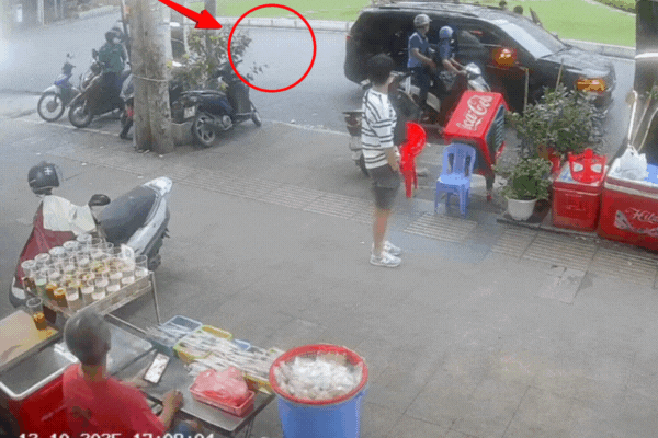 Hé lộ hình ảnh Ngân 98 bị bắt trên đường phố, thái độ ra sao mà khiến cả cõi mạng bàn tán