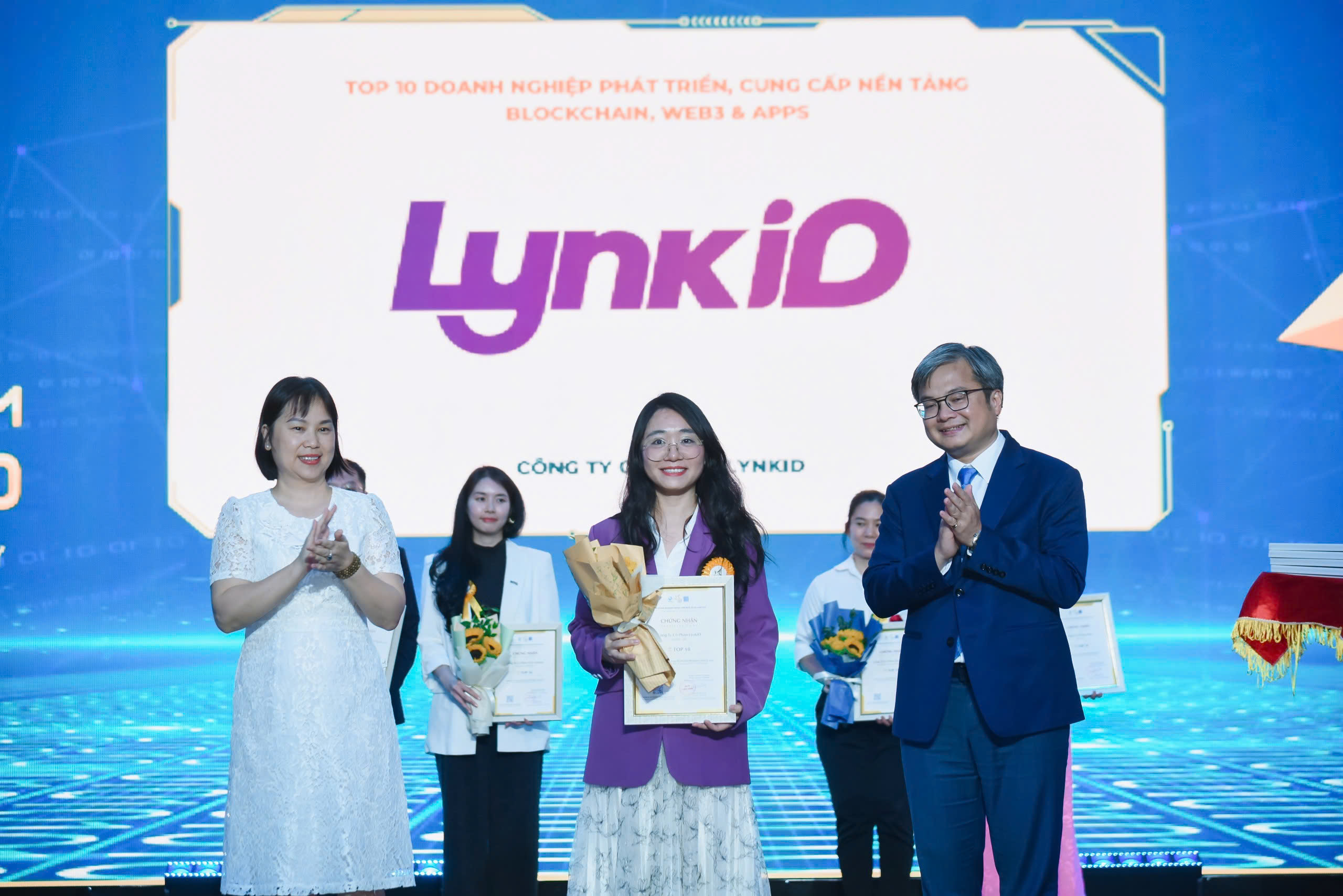 LynkiD lập “hattrick” giải thưởng Top 10 Doanh nghiệp Công nghệ số xuất sắc Việt Nam 2025