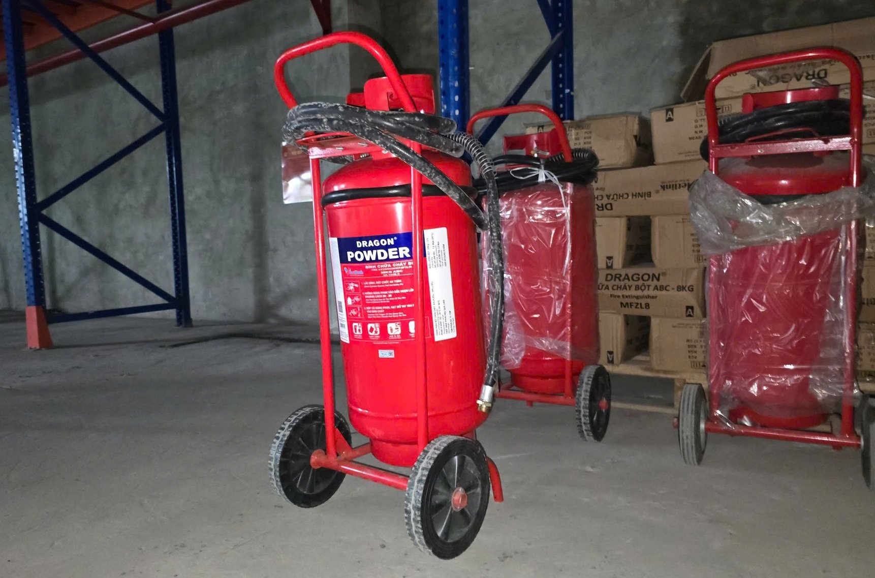 Công an Hà Nội đánh sập đường dây sản xuất hàng triệu bình chữa cháy giả, thu lợi bất chính hơn 1.000 tỷ đồng