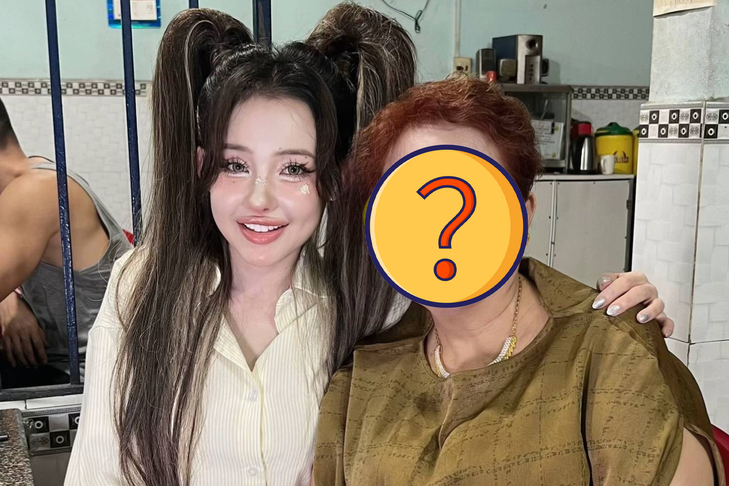 Chân dung mẹ ruột kín tiếng đứng sau chống đỡ cho hoạt động kinh doanh của Ngân 98