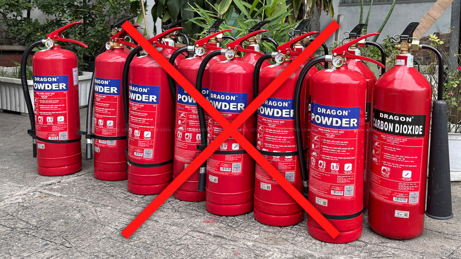 Thị trường bình chữa cháy vẫn tràn lan sau hàng loạt vụ bắt giữ