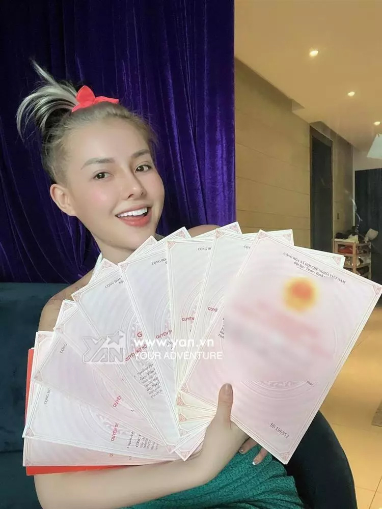 Ngân 98 từng gây sốc khi khoe cầm trên tay cả chục sổ đỏ, chi vài chục tỷ chốt đơn mua đất