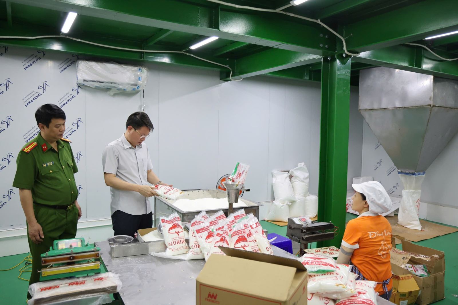 Hàng giả, hàng nhái và những hệ lụy đối với người tiêu dùng 