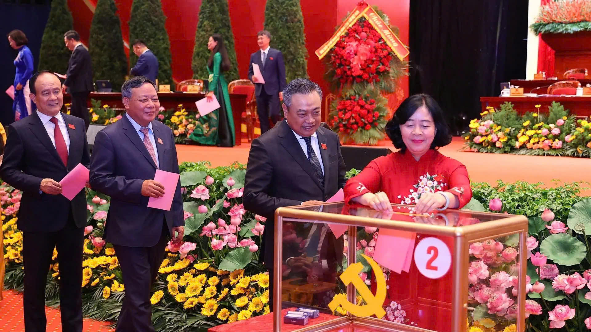 Chân dung hai tân Phó bí thư Thành ủy Hà Nội nhiệm kỳ 2025 - 2030