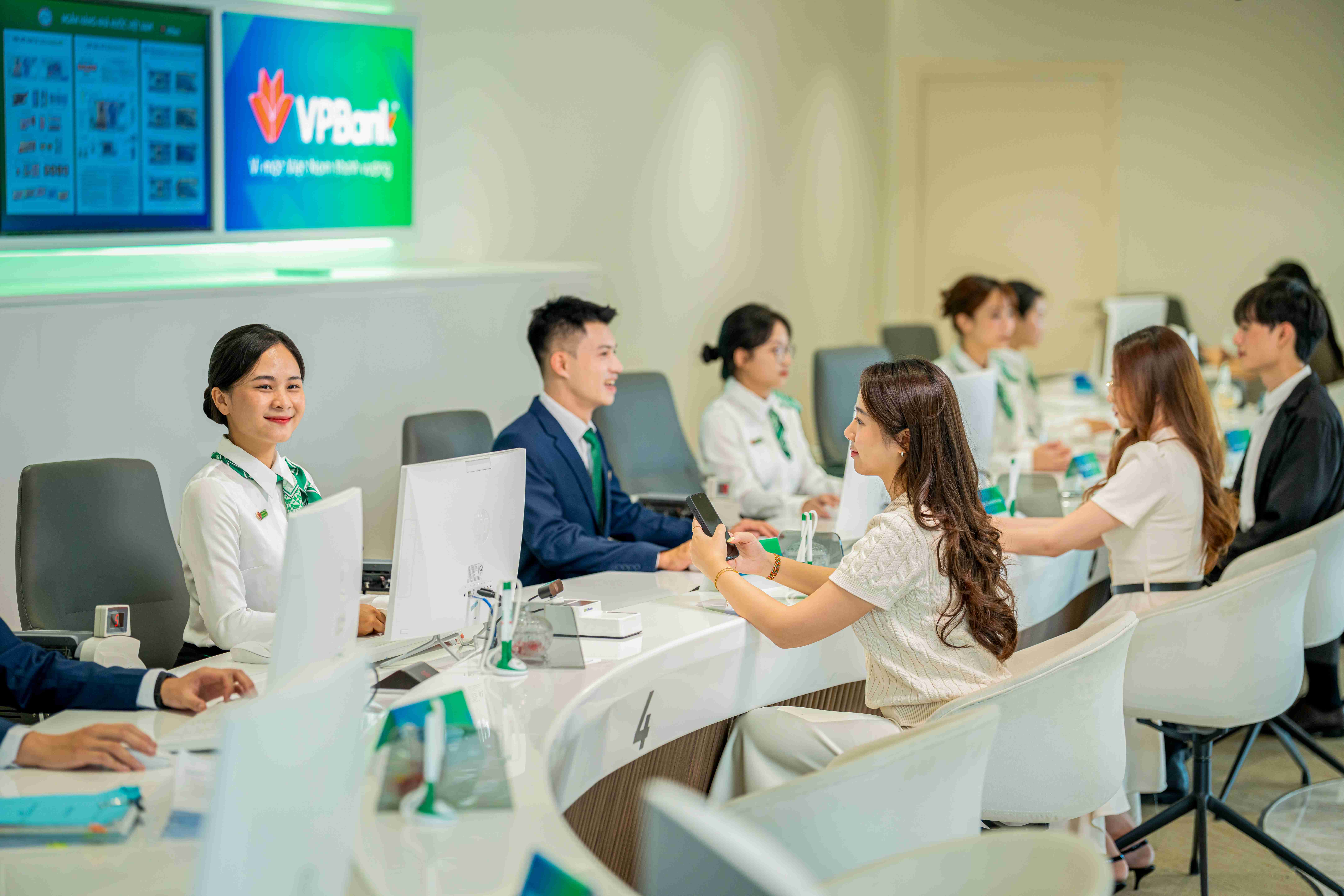 VPBank khẳng định cam kết phát triển bền vững qua sáng kiến Giao dịch không giấy tờ