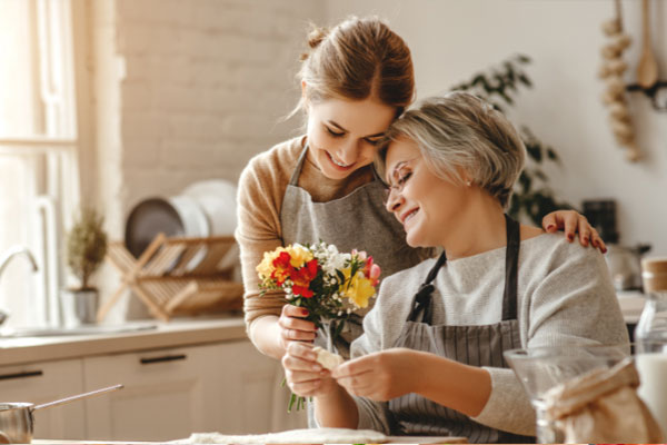 Chồng đòi đón mẹ bệnh về chăm, tôi lập tức xin đi công tác, cái giá phải trả khiến tôi day dứt mãi