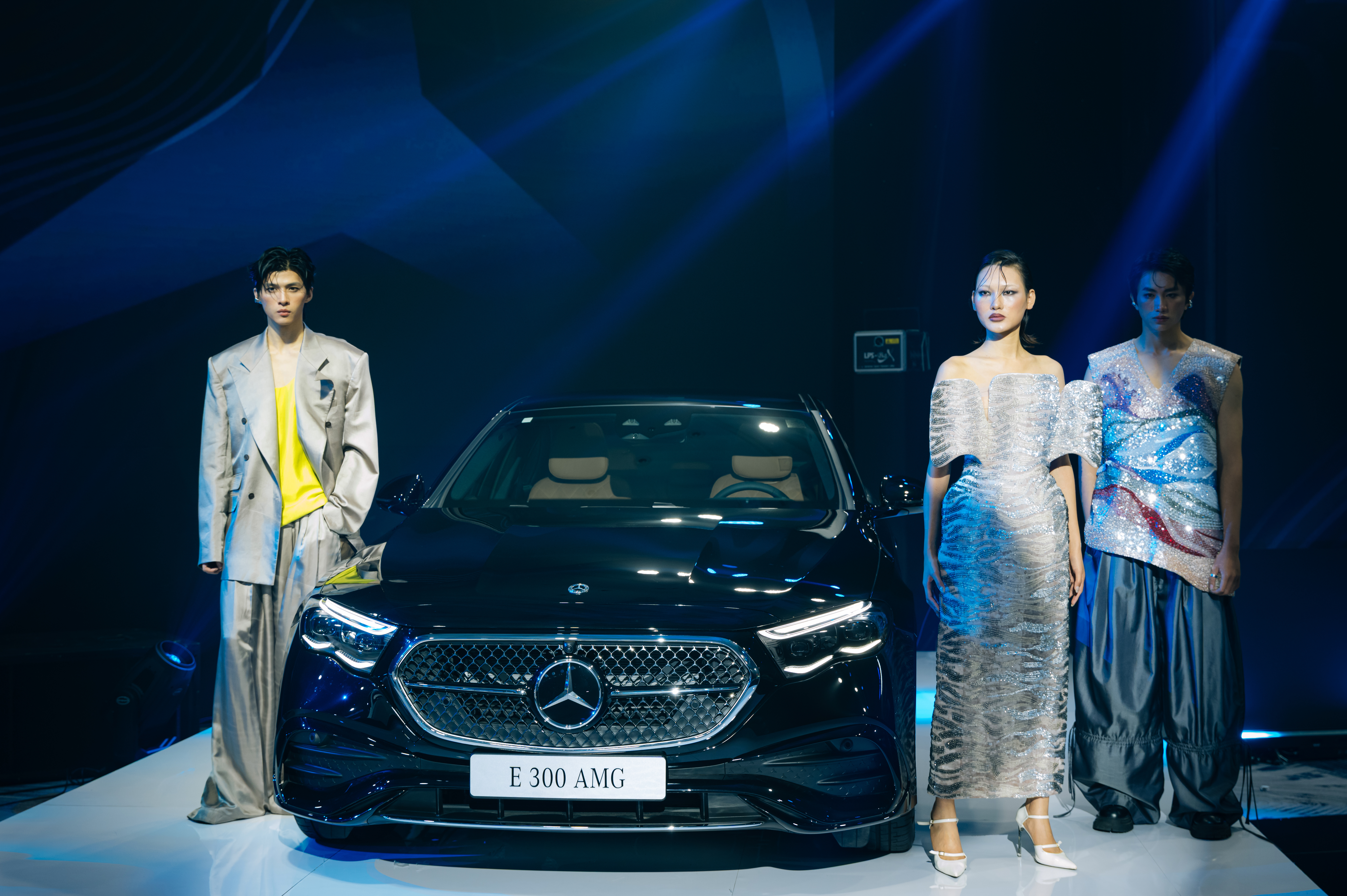 Mãn nhãn mà trình diễn thời trang độc quyền tại sự kiện ra mắt Mercedes E-Class thế hệ mới