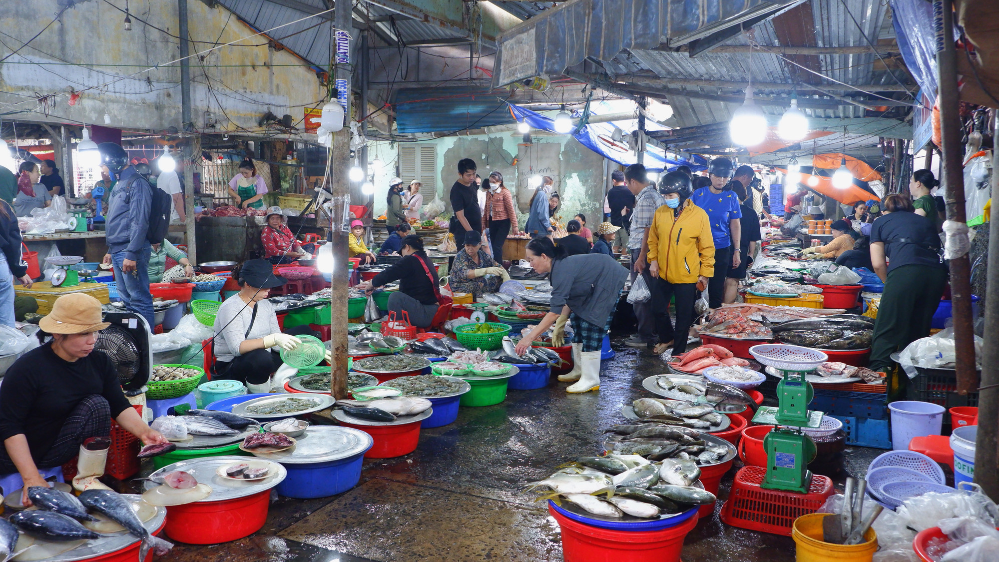 Bão số 12 Đà Nẵng bác thông tin dừng hoạt động chợ từ chiều 2210