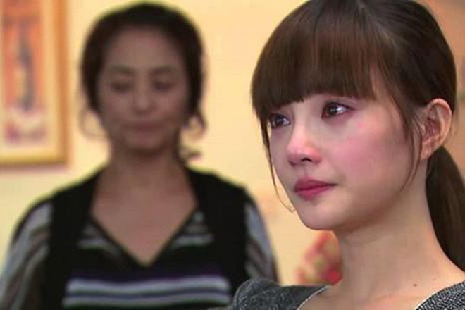 Con dâu nghĩ con trai tôi nghèo, nhưng một năm sau ly hôn, nó quỳ trước cửa nhà tôi cầu xin quay lại