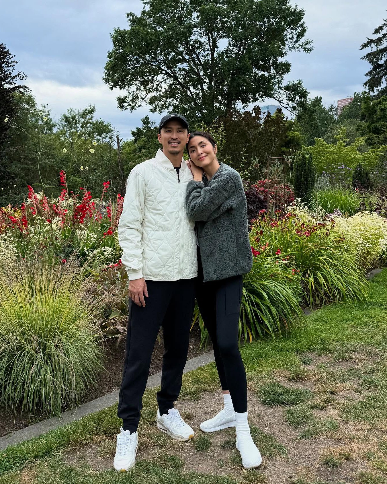 Ông xã khoe ảnh ngọt ngào bên Tăng Thanh Hà, 13 năm bên nhau vẫn mặn nồng