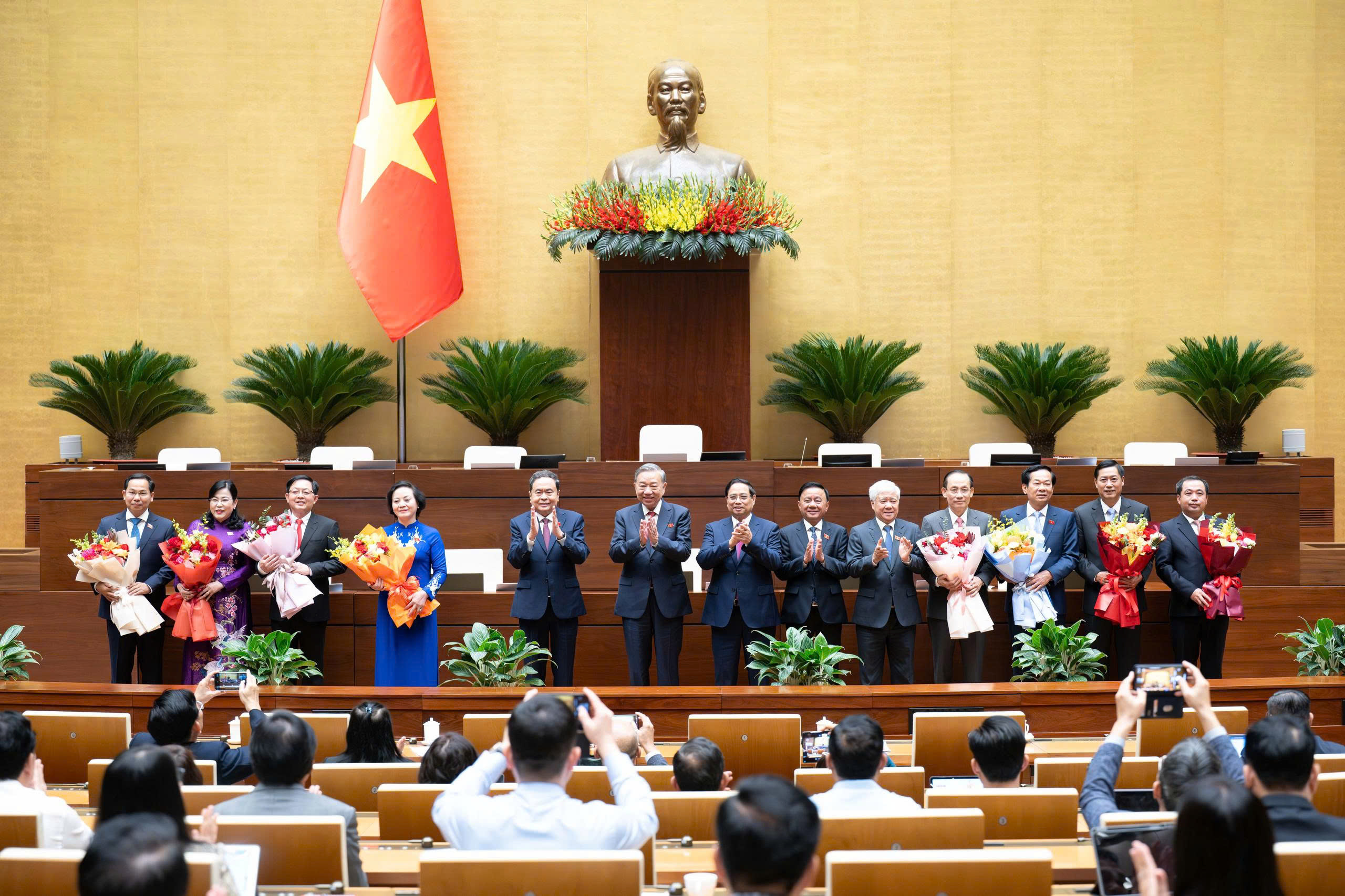 Quốc hội kiện toàn nhân sự Tổng Thư ký Quốc hội và hai Chủ nhiệm Ủy ban