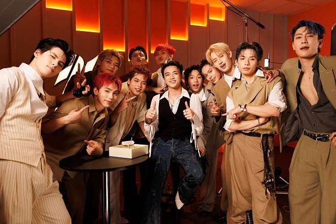 Sinh nhật khó quên của SOOBIN khi bị 11 con trai đánh úp