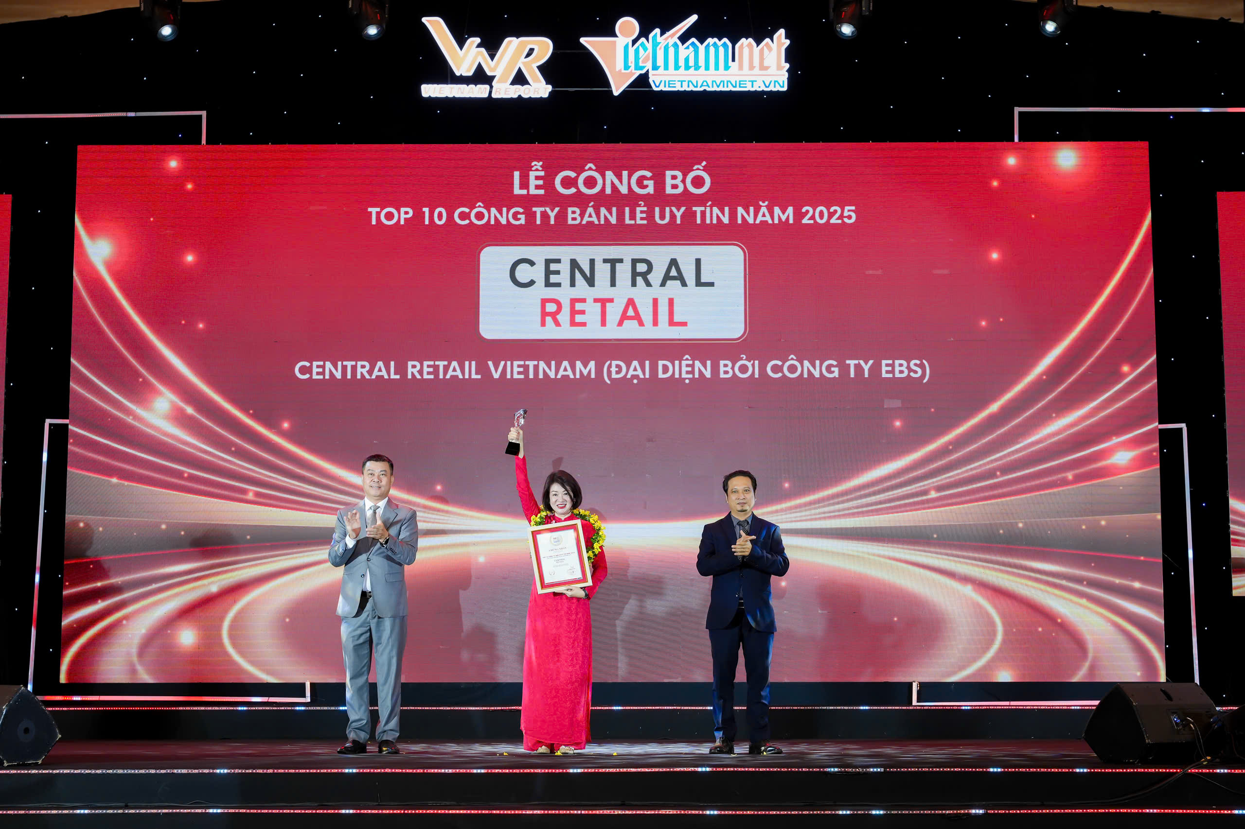 Central Retail Việt Nam tiếp tục được vinh danh vị trí quán quân Top 10 Công ty uy tín ngành Bán lẻ